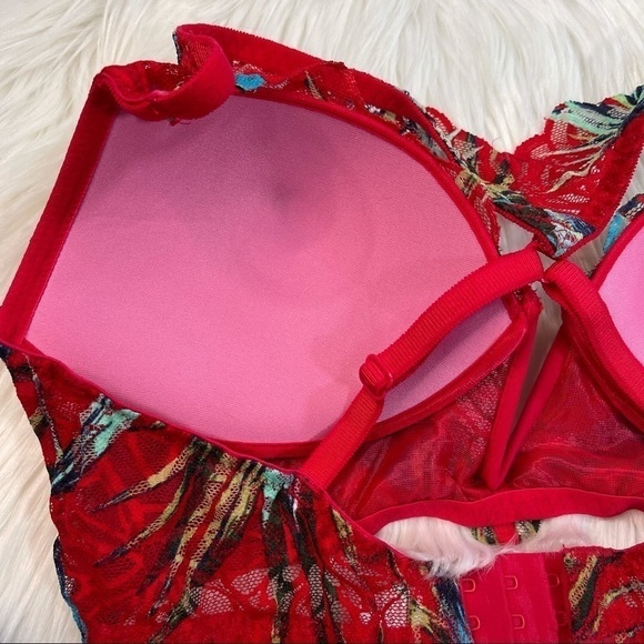 PINK VS Palm Print Date Plunge Push-Up Medium - Picture 9 of 14